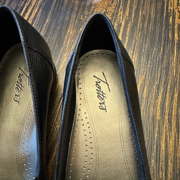 Trotters Black Leather Loafers - Picture 2 of 6